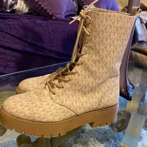 Michael Kors winter boot